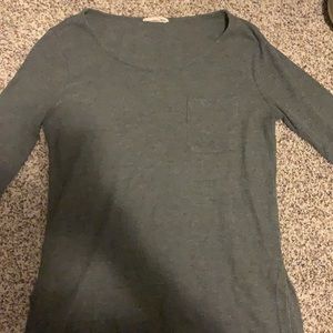 Gray tunic. 3/4 sleeves.